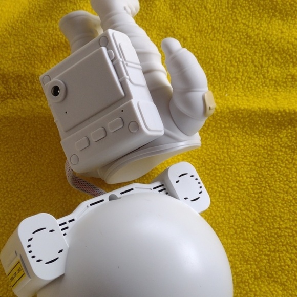 White Astronaut Camera with Helmet - Picture 5 of 5